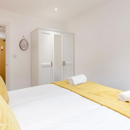 Watford Town Centre, Serviced One Bed Flat With Choice Of King Or Twin Beds, Sleeps Up To 4 Sharing, Free Wifi And Free Movies Лондон Экстерьер фото