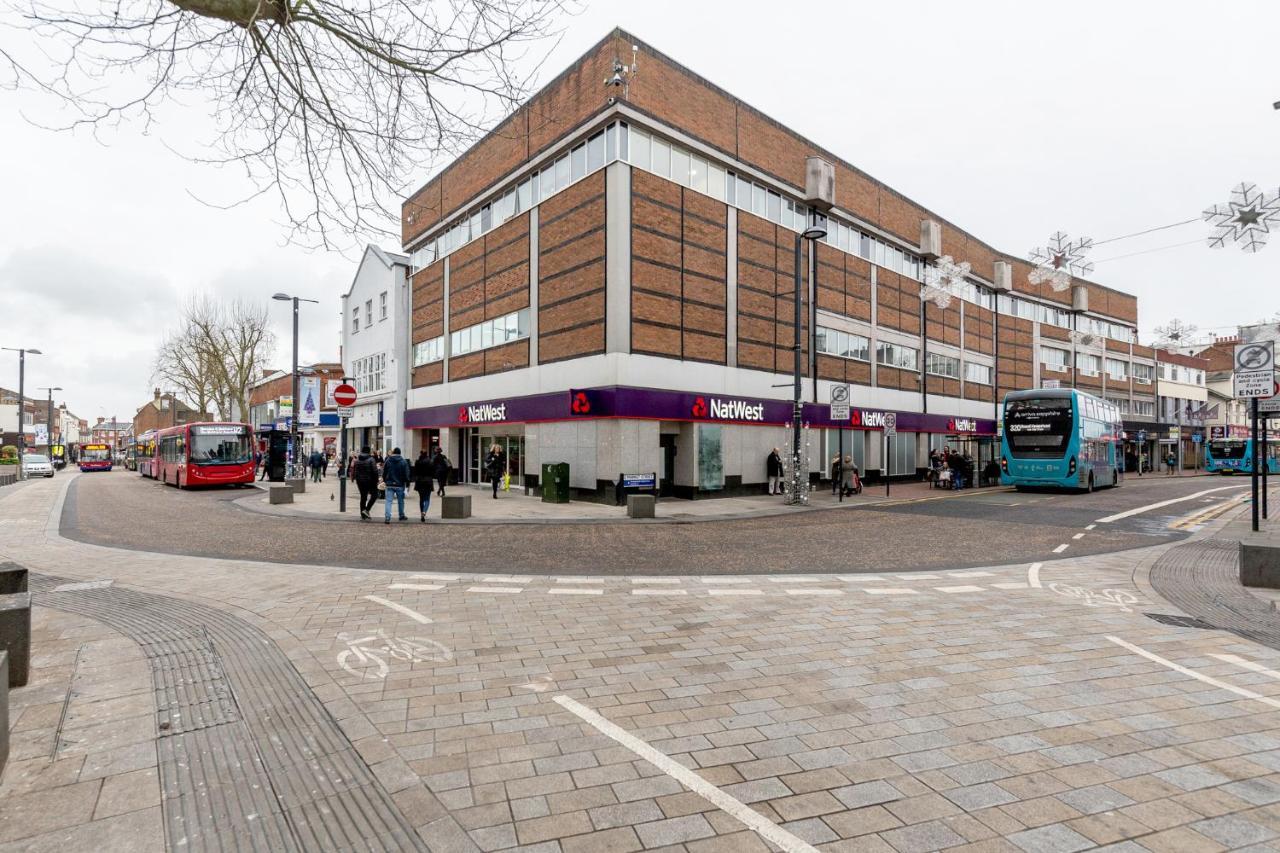Watford Town Centre, Serviced One Bed Flat With Choice Of King Or Twin Beds, Sleeps Up To 4 Sharing, Free Wifi And Free Movies Лондон Экстерьер фото
